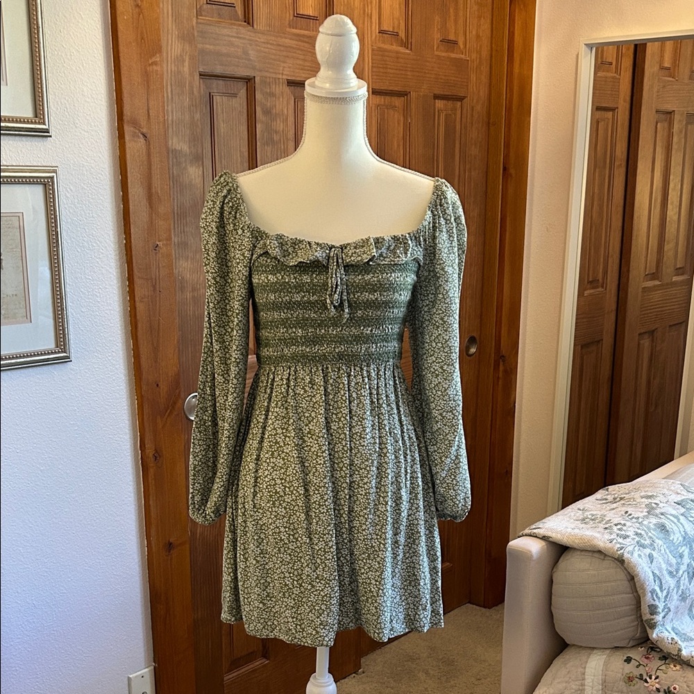 American Eagle Outfitters Green Floral Long Sleeve Dress